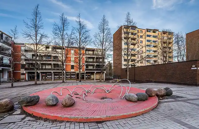 Uomarinteen koulun pieni tekonurmi (30x15)